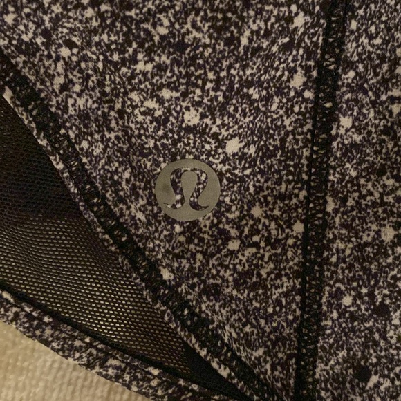 Size 4 Hot Hot Shorts with biker shorts - Picture 9 of 10